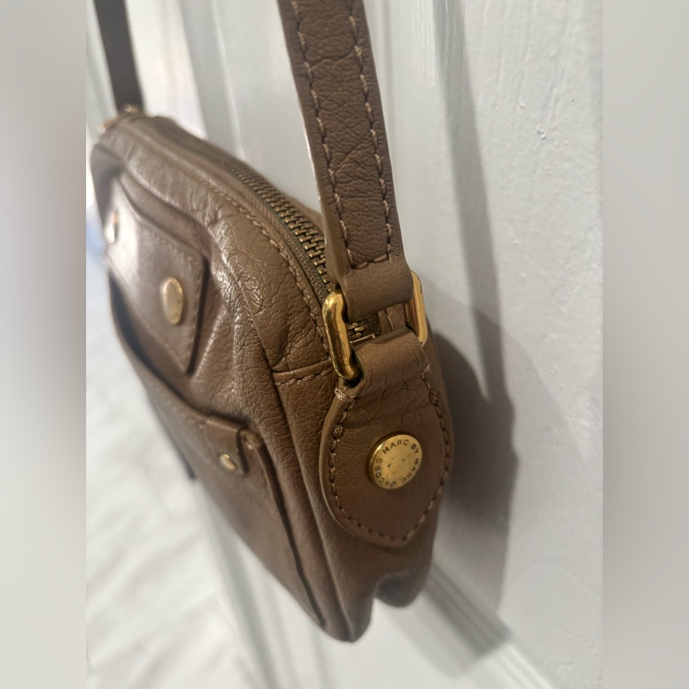 Marc by Marc Jacob's Preppy Taupe leather traveler swing crossbody bag WOMEN'S - Picture 5 of 16